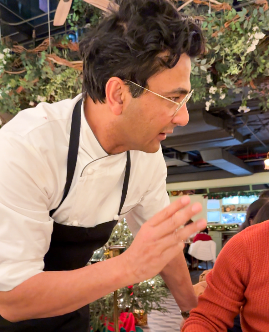 Chef Vikas Khanna explaining the dishes in bungalow in nyc